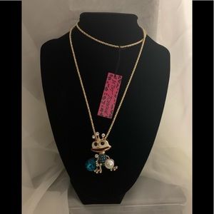 Betsey Johnson Queen Bee. Gift box included 🎁